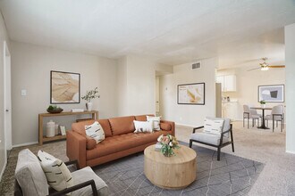 Canoan Village in Albuquerque, NM - Foto de edificio - Building Photo