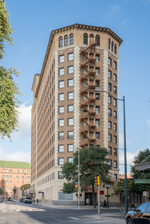 Granada Senior Living in San Antonio, TX - Foto de edificio