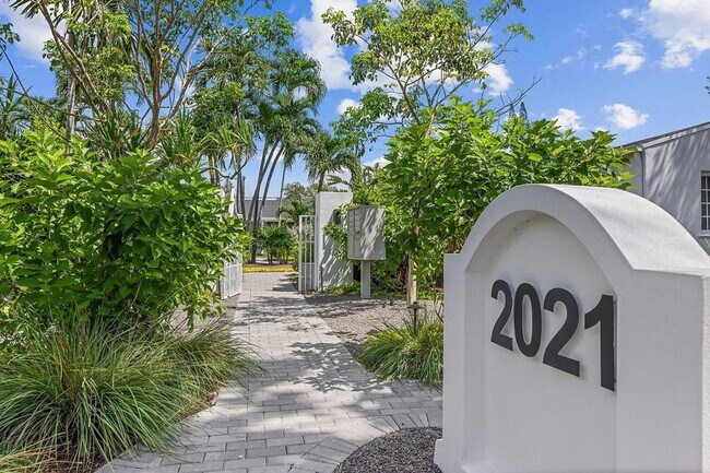 property at 2021 Plunkett St