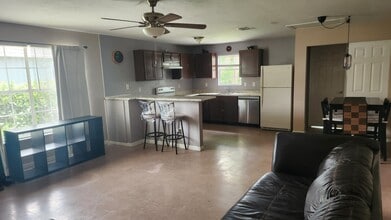 27715 Tennessee St in Bonita Springs, FL - Building Photo - Building Photo