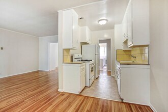 500 California Ave, North of Wilshire in Santa Monica, CA - Building Photo - Building Photo