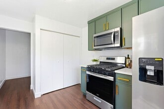 23855 Zuger Dr in Crestline, CA - Foto de edificio - Building Photo