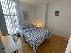 7 Walmer Rd in Toronto, ON - Building Photo