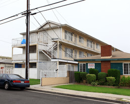 13235 Kornblum Ave Apartamentos