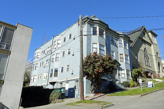 Corona Apartments in Seattle, WA - Building Photo - Building Photo