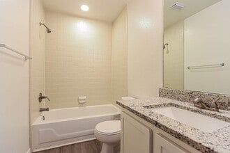 10 Shallow Pond Pl in The Woodlands, TX - Building Photo - Building Photo