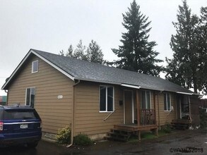 950 Young St in Woodburn, OR - Building Photo - Other