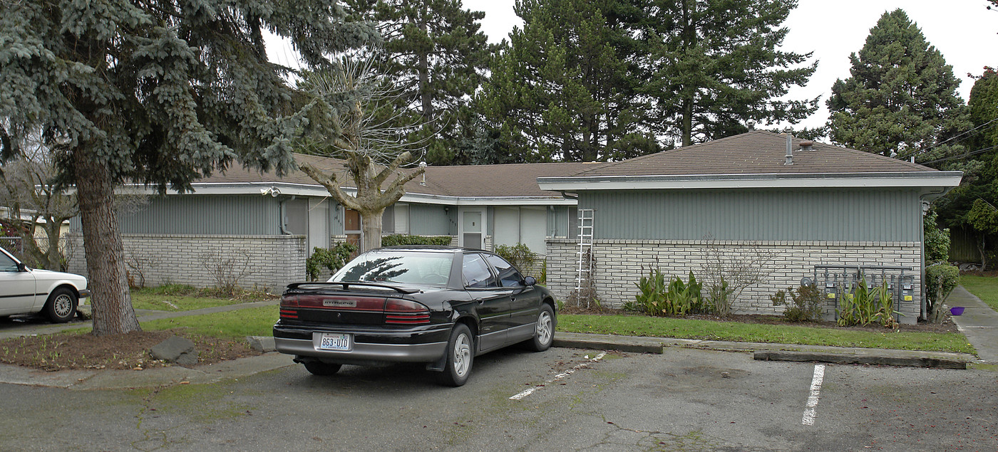 445-451 10th Ave SE in Puyallup, WA - Building Photo