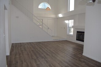 8165 La Almendra Way in Sacramento, CA - Building Photo - Building Photo