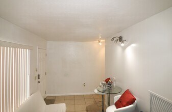2300 SW 43rd St in Gainesville, FL - Building Photo - Building Photo