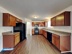 6154 N Woodhaven Dr in McCordsville, IN - Building Photo - Building Photo