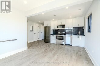 66 John St W in Bradford West Gwillimbury, ON - Building Photo - Building Photo