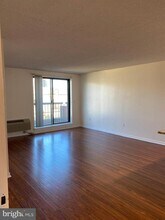 200 Lombard St in Philadelphia, PA - Building Photo - Building Photo