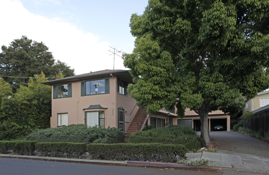 838 Roble Ave in Menlo Park, CA - Building Photo