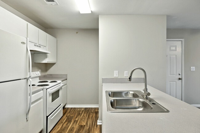 Hallmark at Columbia in Columbia, TN - Foto de edificio - Building Photo