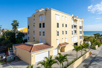 OCEAN ESTATES CONDO in Cape Canaveral, FL - Foto de edificio - Building Photo