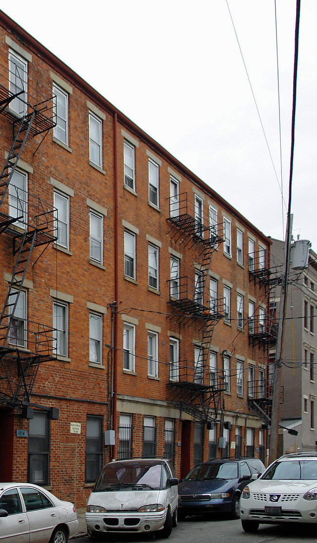 Broadway Square in Cincinnati, OH - Foto de edificio - Building Photo