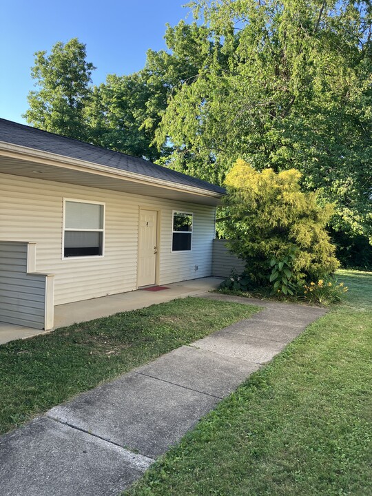 68 E 1st St, Unit 2 Bedroom in The Plains, OH - Building Photo