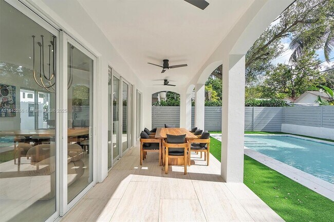 58 NE 45th St, Unit 609 in Miami, FL - Building Photo - Building Photo