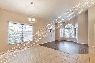 10327 N Mineral Spring Ln in Tucson, AZ - Building Photo - Building Photo
