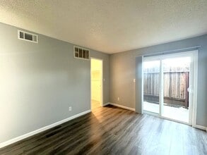 La Madera Apartments at 935 W. Swain Road in Stockton, CA - Foto de edificio - Interior Photo