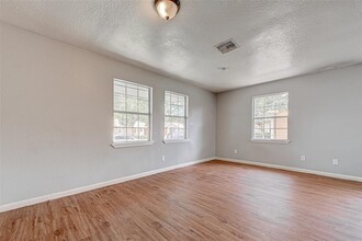 231 Tilden Dr in Pasadena, TX - Building Photo - Building Photo