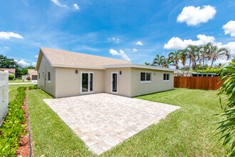 22766 SW 56th Ave in Boca Raton, FL - Building Photo - Building Photo