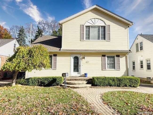 property at 806 N Altadena Ave