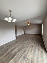 185 Bald Cypress Ct in Hollister, MO - Foto de edificio - Building Photo