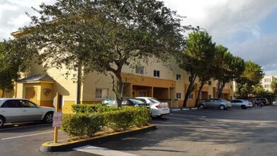 14910 SW 82nd Ter, Unit 0 in Miami, FL - Foto de edificio - Building Photo