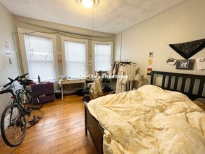 394 Centre St, Unit 2 in Boston, MA - Building Photo - Building Photo