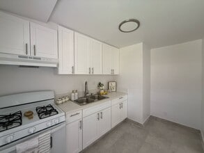 10408 Edison Way in North Hollywood, CA - Foto de edificio - Building Photo