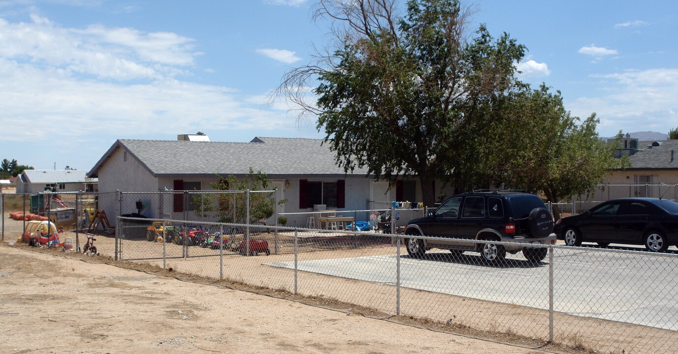 12407 Navajo Rd in Apple Valley, CA - Building Photo