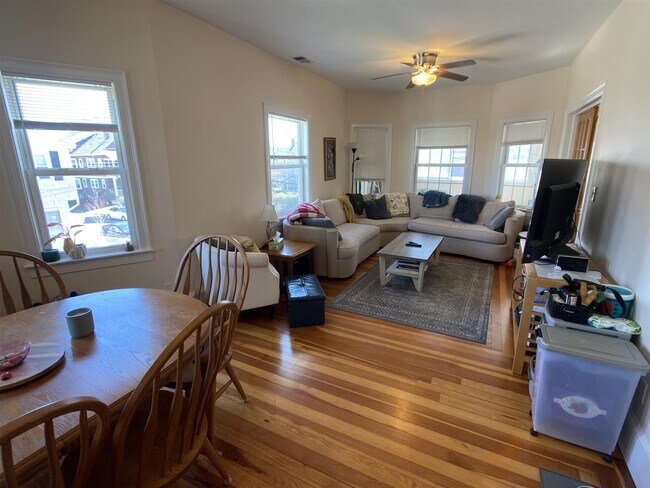 107 Yale St, Unit 2 in Medford, MA - Building Photo - Building Photo