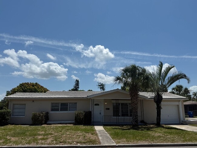 547 56th St N in St. Petersburg, FL - Building Photo - Building Photo