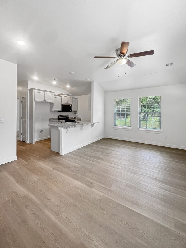 property at 805 SW Summit Ave