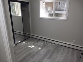 10047-10154 154 St in Edmonton, AB - Building Photo