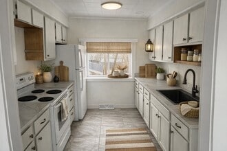 716 W Bell Ave, Unit B in Appleton, WI - Foto de edificio - Building Photo