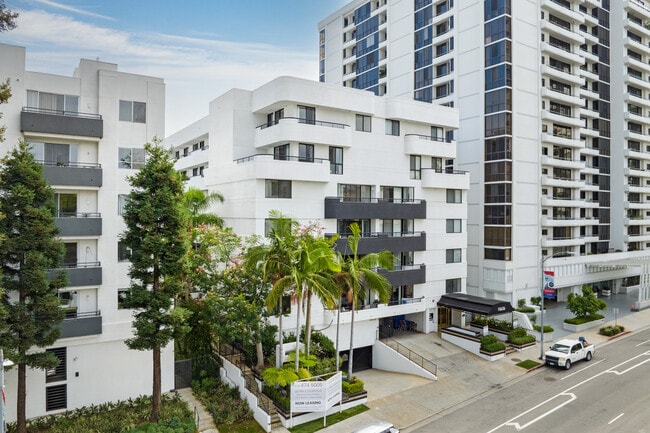 10636 Wilshire - Luxury Doorman Building