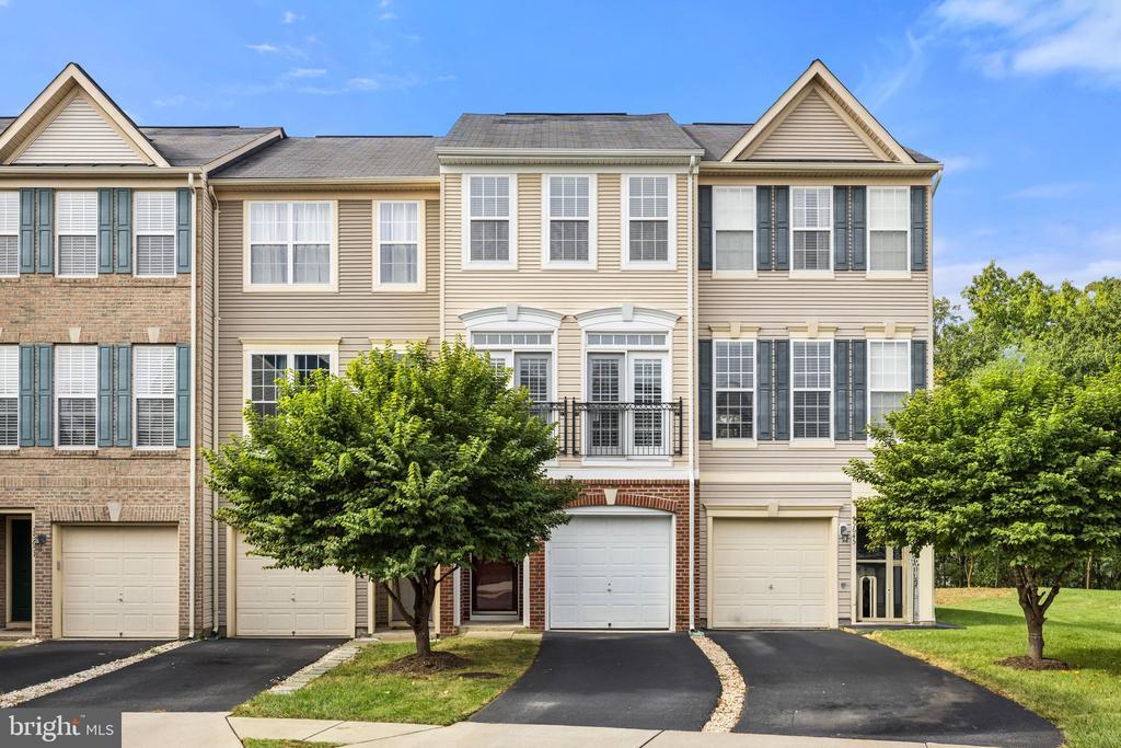 15647 John Diskin Cir in Woodbridge, VA - Building Photo