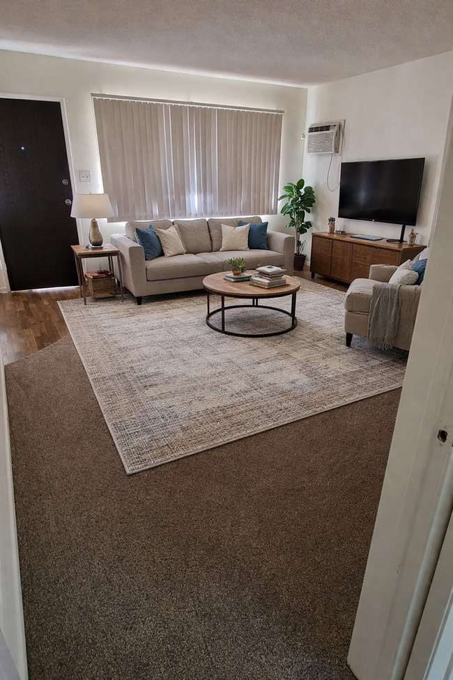 11811 Beverly in Whittier, CA - Foto de edificio - Interior Photo