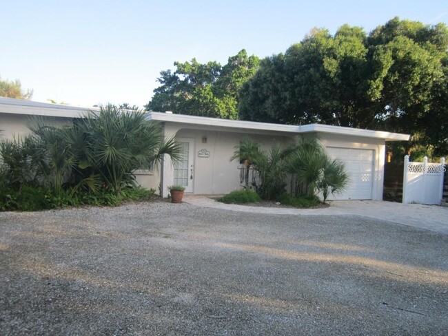 913 Key Way in Nokomis, FL - Building Photo - Building Photo