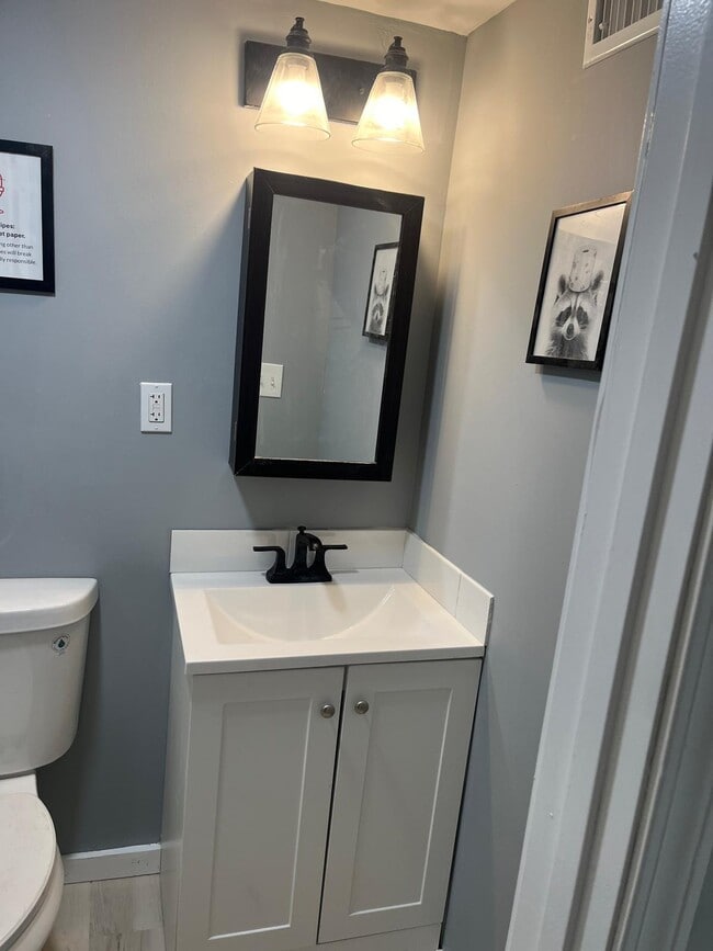 2704 Ashland Ave in Baltimore, MD - Building Photo - Building Photo