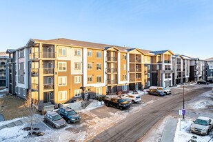 Maple Crest Place in Edmonton, AB - Building Photo