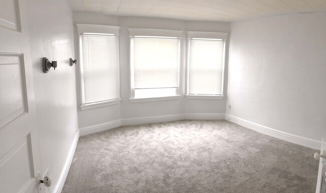 61 Manchester Pl, Unit 2 in Buffalo, NY - Foto de edificio - Building Photo