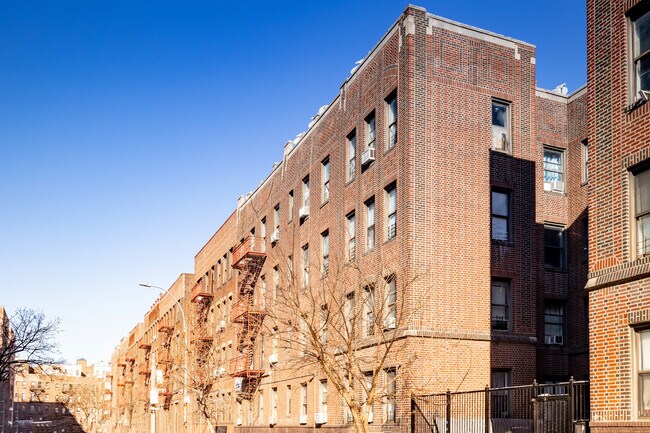 3525-35-35 95th St in Flushing, NY - Building Photo - Building Photo