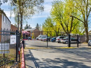 Executive 1801 in Portland, OR - Foto de edificio - Building Photo