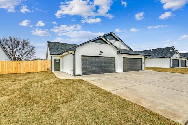 3507 W 45th St S in Wichita, KS - Building Photo - Building Photo