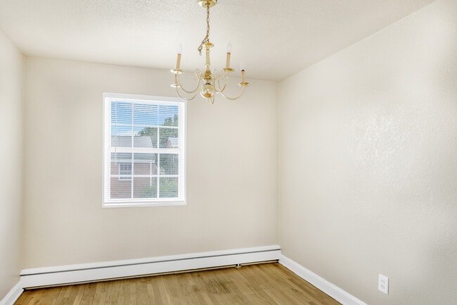 Admiral Pointe in Newport News, VA - Foto de edificio - Interior Photo