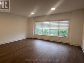 4 Chestnut Ct in Aurora, ON - Building Photo - Building Photo